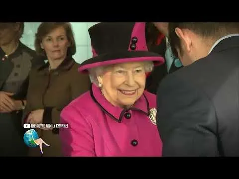 Cuantos paises gobierna la reina isabel